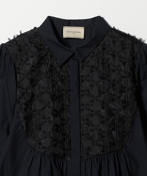 UNITED ARROWS（ユナイテッドアローズ）の「コンビ ギャザー ブラウス（シャツ/ブラウス・レディース・オフホワイト/ブラック/ネイビー・FREE）」の11枚目の写真