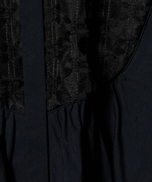UNITED ARROWS（ユナイテッドアローズ）の「コンビ ギャザー ブラウス（シャツ/ブラウス・レディース・オフホワイト/ブラック/ネイビー・FREE）」の7枚目の写真