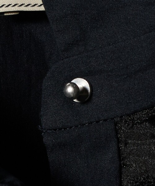 UNITED ARROWS（ユナイテッドアローズ）の「コンビ ギャザー ブラウス（シャツ/ブラウス・レディース・オフホワイト/ブラック/ネイビー・FREE）」の5枚目の写真