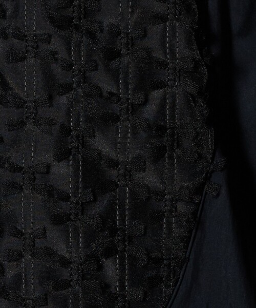 UNITED ARROWS（ユナイテッドアローズ）の「コンビ ギャザー ブラウス（シャツ/ブラウス・レディース・オフホワイト/ブラック/ネイビー・FREE）」の4枚目の写真