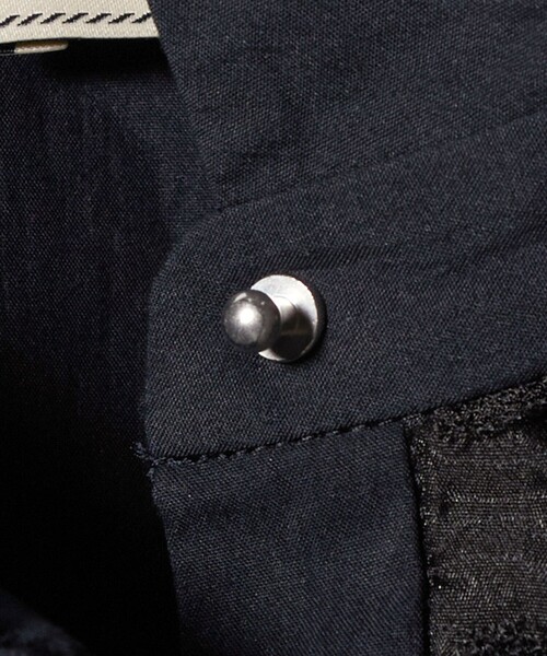 UNITED ARROWS（ユナイテッドアローズ）の「コンビ ギャザー ブラウス（シャツ/ブラウス・レディース・オフホワイト/ブラック/ネイビー・FREE）」の22枚目の写真