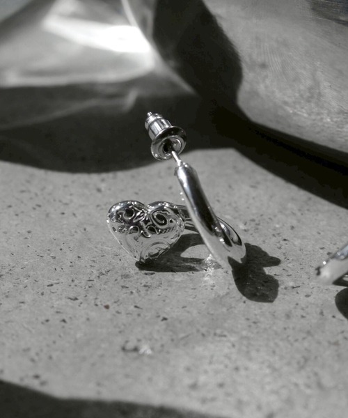 Soierie（ソワリー）の「ハート バーベル スモール ピアス /  Heart barbell small pierce（ピアス（両耳用）・レディース・シルバー・FREE）」の10枚目の写真