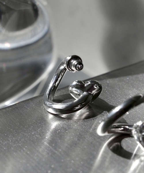 Soierie（ソワリー）の「ハート バーベル スモール ピアス /  Heart barbell small pierce（ピアス（両耳用）・レディース・シルバー・FREE）」の8枚目の写真