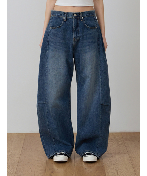 CCOMA(コンマ)の「CMJ05 カーブドダートバルーンブルーデニムパンツ(デニムパンツ・レディース・その他・SMALL/MEDIUM/LARGE)」の1枚目の写真