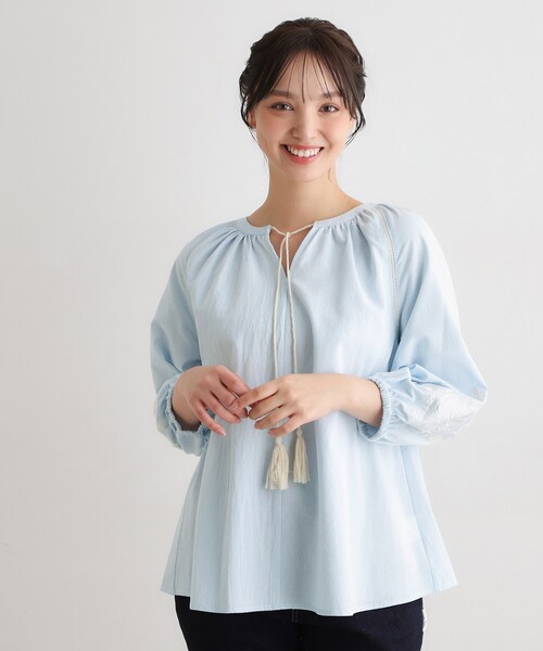 LAURA ASHLEY（ローラアシュレイ）の「【コットン100％／7分袖／4colors】フォスコット ダマスク柄 刺繍ブラウス（シャツ/ブラウス・レディース・ホワイト/ネイビー/サックスブルー/ライトオレンジ系・38）」の3枚目の写真