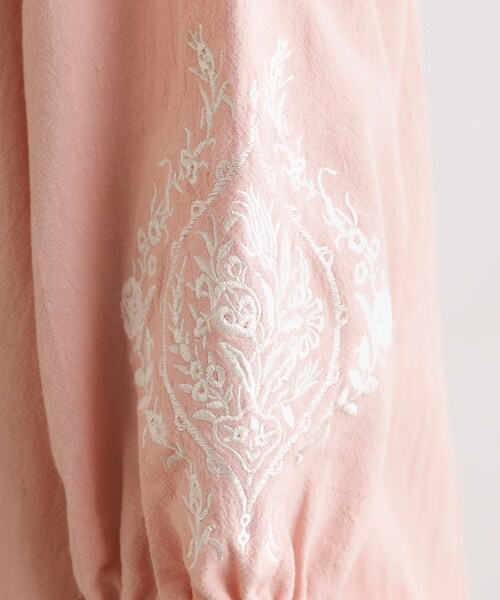 LAURA ASHLEY（ローラアシュレイ）の「【コットン100％／7分袖／4colors】フォスコット ダマスク柄 刺繍ブラウス（シャツ/ブラウス・レディース・ホワイト/ネイビー/サックスブルー/ライトオレンジ系・38）」の12枚目の写真