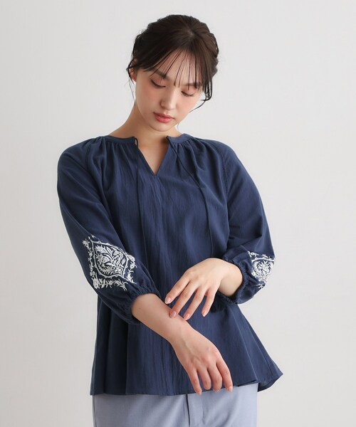LAURA ASHLEY（ローラアシュレイ）の「【コットン100％／7分袖／4colors】フォスコット ダマスク柄 刺繍ブラウス（シャツ/ブラウス・レディース・ホワイト/ネイビー/サックスブルー/ライトオレンジ系・38）」の17枚目の写真