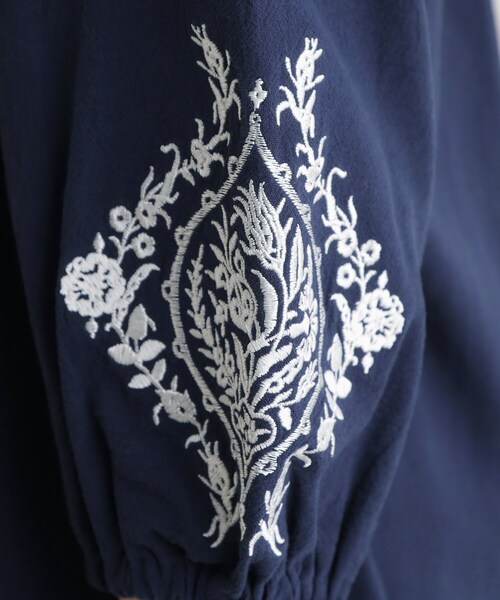 LAURA ASHLEY（ローラアシュレイ）の「【コットン100％／7分袖／4colors】フォスコット ダマスク柄 刺繍ブラウス（シャツ/ブラウス・レディース・ホワイト/ネイビー/サックスブルー/ライトオレンジ系・38）」の20枚目の写真