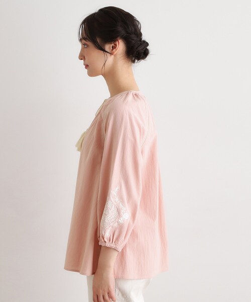 LAURA ASHLEY（ローラアシュレイ）の「【コットン100％／7分袖／4colors】フォスコット ダマスク柄 刺繍ブラウス（シャツ/ブラウス・レディース・ホワイト/ネイビー/サックスブルー/ライトオレンジ系・38）」の22枚目の写真