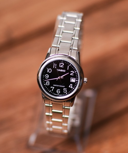 CASIO(カシオ)の「【CASIO】クラシックドレス カラーフェイス(アナログ腕時計・レディース・シルバー系その他2/ピンク/ブラック・FREE)」の2枚目の写真