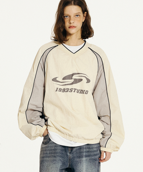 1993STUDIO(1993スタジオ)の「シンボルロゴ配色パイピングピステ_アイボリー(Tシャツ/カットソー・レディース・その他・MEDIUM/LARGE)」の1枚目の写真
