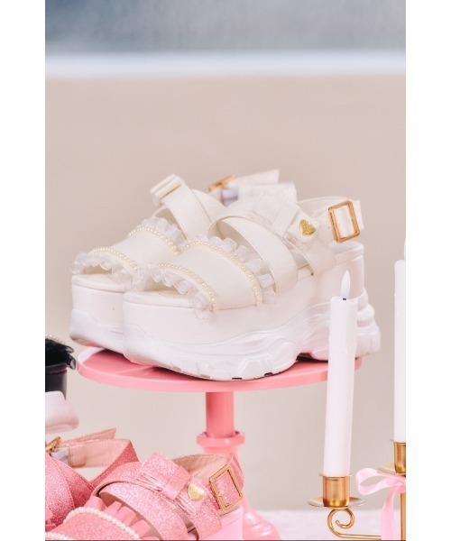 ReAmour(リアムール)の「ラメリボンスポサン(サンダル・レディース・ホワイト/ピンク/ブラック・MEDIUM/LARGE)」の1枚目の写真