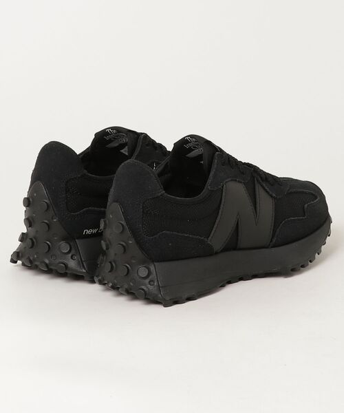 NEW BALANCE（ニューバランス）の「327（スニーカー・メンズ・ブラック×ブラック・22.5cm/23.0cm/23.5cm/24.0cm/24.5cm/25.0cm/25.5cm/26.0cm/26.5cm/27.0cm/27.5cm/28.0cm/28.5cm/29.0cm）」の4枚目の写真