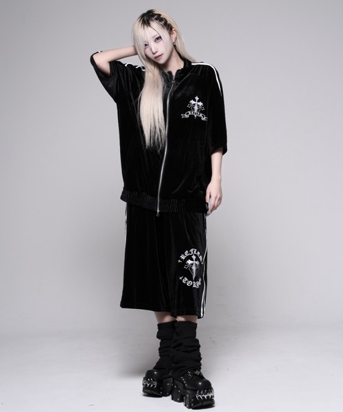 REFLEM(レフレム)の「『REFLEM/レフレム』クロス刺繍ベロアトラックジャージ(ジャージ・レディース・レオパード/ブラック×パープル/ブラック×ピンク/ブラック×ホワイト・FREE)」の8枚目の写真