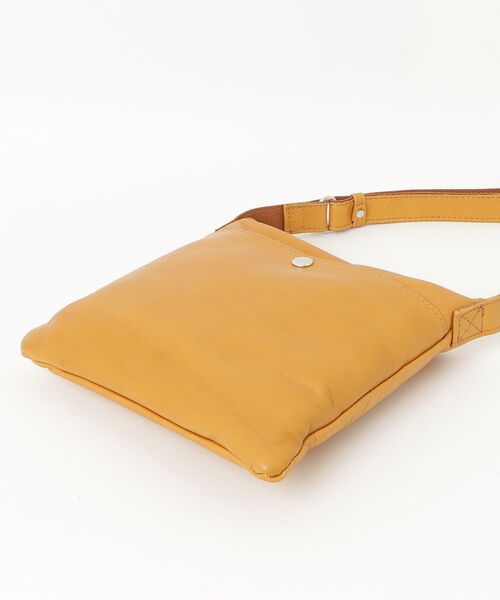 Creed（クリード）の「NEW CHROME(ニュークローム)/ミニショルダーバッグ（ショルダーバッグ・メンズ・チョコ/ブラック/キャメル・FREE）」の5枚目の写真