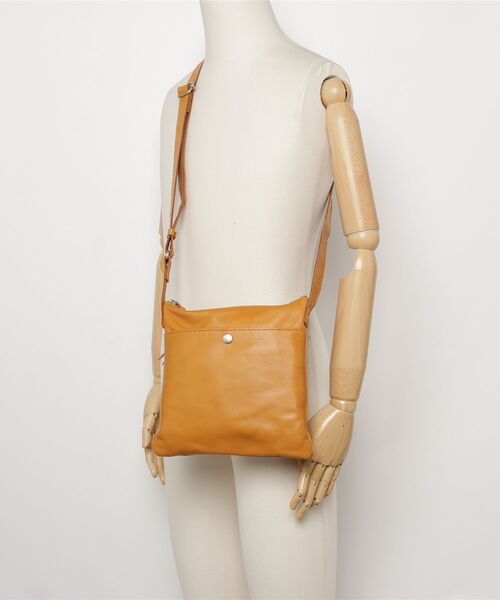 Creed（クリード）の「NEW CHROME(ニュークローム)/ミニショルダーバッグ（ショルダーバッグ・メンズ・チョコ/ブラック/キャメル・FREE）」の7枚目の写真