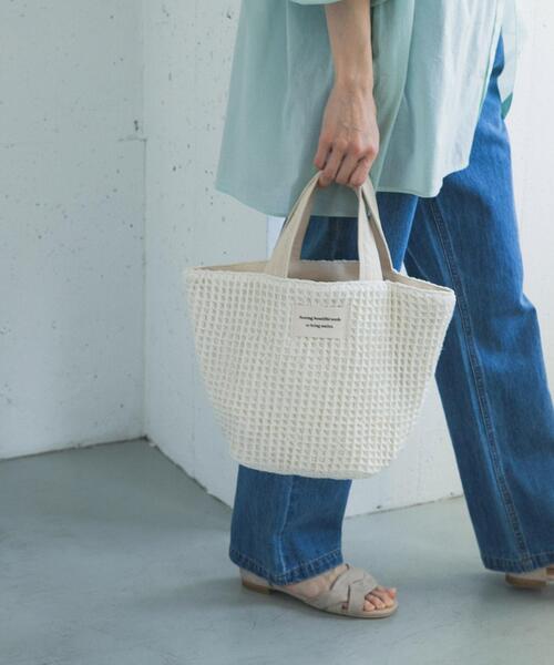URBAN RESEARCH DOORS（アーバンリサーチドアーズ）の「『別注』beej×DOORS　ワッフルトートバッグ（トートバッグ・レディース・オフホワイト/グレー・ONE）」の3枚目の写真