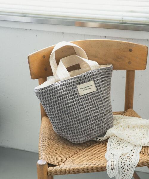 URBAN RESEARCH DOORS（アーバンリサーチドアーズ）の「『別注』beej×DOORS　ワッフルトートバッグ（トートバッグ・レディース・オフホワイト/グレー・ONE）」の6枚目の写真