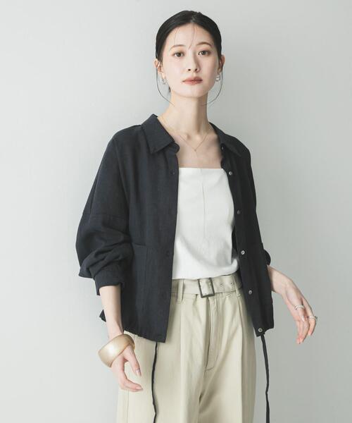 URBAN RESEARCH(アーバンリサーチ)の「ラミーレーヨンワイドショートシャツ(シャツ/ブラウス・レディース・オフホワイト/ネイビー/レッド系その他・FREE)」の2枚目の写真