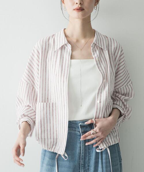 URBAN RESEARCH(アーバンリサーチ)の「ラミーレーヨンワイドショートシャツ(シャツ/ブラウス・レディース・オフホワイト/ネイビー/レッド系その他・FREE)」の3枚目の写真