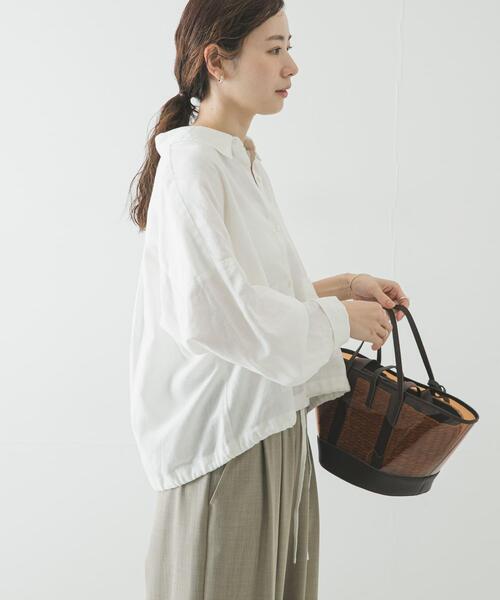 URBAN RESEARCH(アーバンリサーチ)の「ラミーレーヨンワイドショートシャツ(シャツ/ブラウス・レディース・オフホワイト/ネイビー/レッド系その他・FREE)」の4枚目の写真