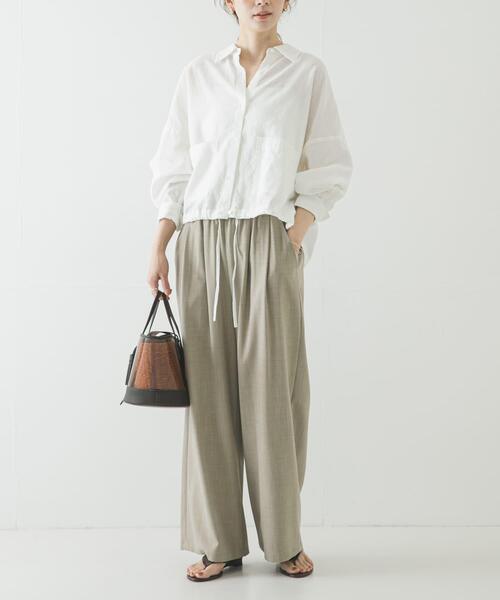 URBAN RESEARCH(アーバンリサーチ)の「ラミーレーヨンワイドショートシャツ(シャツ/ブラウス・レディース・オフホワイト/ネイビー/レッド系その他・FREE)」の6枚目の写真