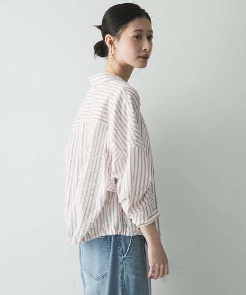 URBAN RESEARCH(アーバンリサーチ)の「ラミーレーヨンワイドショートシャツ(シャツ/ブラウス・レディース・オフホワイト/ネイビー/レッド系その他・FREE)」の22枚目の写真