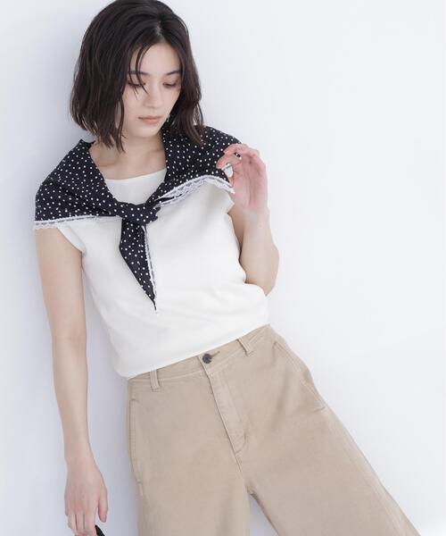 NATURAL BEAUTY BASIC（ナチュラルビューティーベーシック）の「ドットスカーフ付ニット（ニット/セーター・レディース・オフホワイト/ブラック/イエロー・ﾌﾘ-）」の2枚目の写真