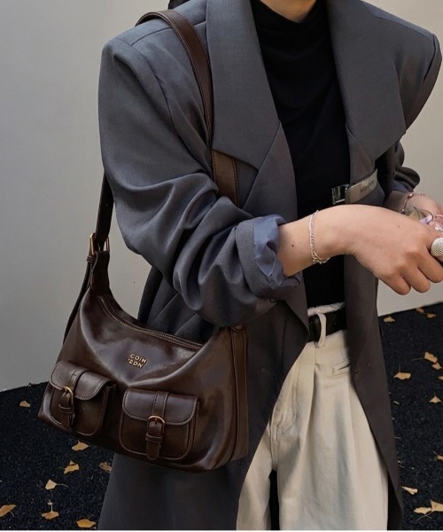 FREE STYLISTS(フリー スタイリスト)の「Y2K 横長 多収納 ショルダーバッグ 大容量バッグ 通勤用(ショルダーバッグ・レディース・ブラック/ダークブラウン・FREE)」の16枚目の写真