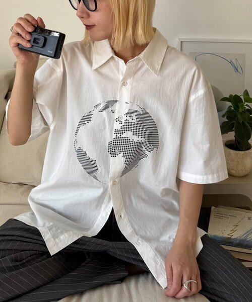 CIAOPANIC TYPY(チャオパニックティピー)の「【UNISEX】アソート柄プリントシャツ(シャツ/ブラウス・メンズ・ホワイト/ホワイト系その他/ブルー・MEDIUM/LARGE)」の1枚目の写真