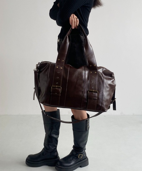 LA VORAGINE(ラ ヴォラジネ)の「スタッズ フェイクレザー 2WAY ボストン バッグ(ボストンバッグ・レディース・ブラック/ダークブラウン・FREE)」の10枚目の写真