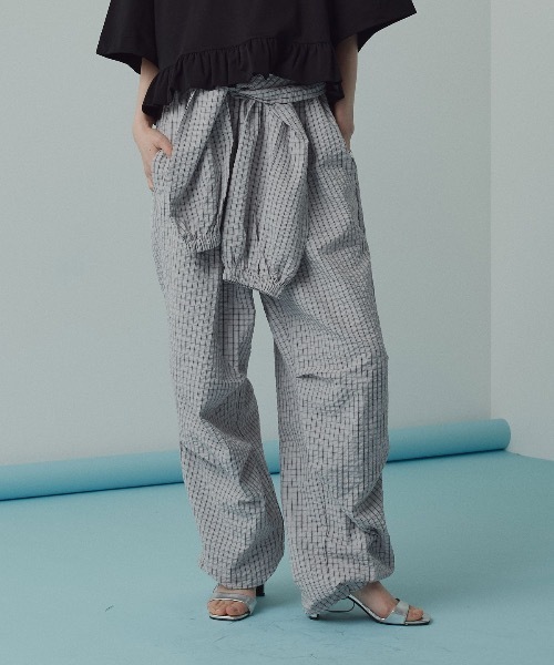 W:Huku(フーク)の「チェック サッカー レイヤード イージーパンツ / Checkered Layered Easy Pants(その他パンツ・レディース・グレー/ブルー/アイボリー・FREE)」の2枚目の写真