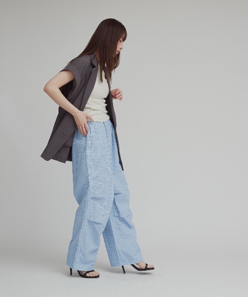 W:Huku(フーク)の「チェック サッカー レイヤード イージーパンツ / Checkered Layered Easy Pants(その他パンツ・レディース・グレー/ブルー/アイボリー・FREE)」の12枚目の写真
