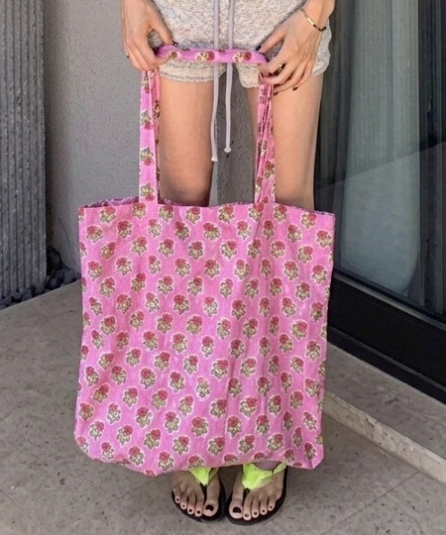 NANEA(ナネア)の「フラワー総柄プリントトートバッグ(トートバッグ・レディース・ピンク・フリー)」の9枚目の写真
