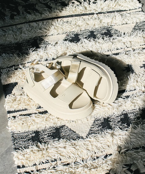 UGG(アグ)の「(UGG)W GOLDENGLOW(サンダル・レディース・ベージュ/ブラック・24cm/25cm/23cm)」の5枚目の写真