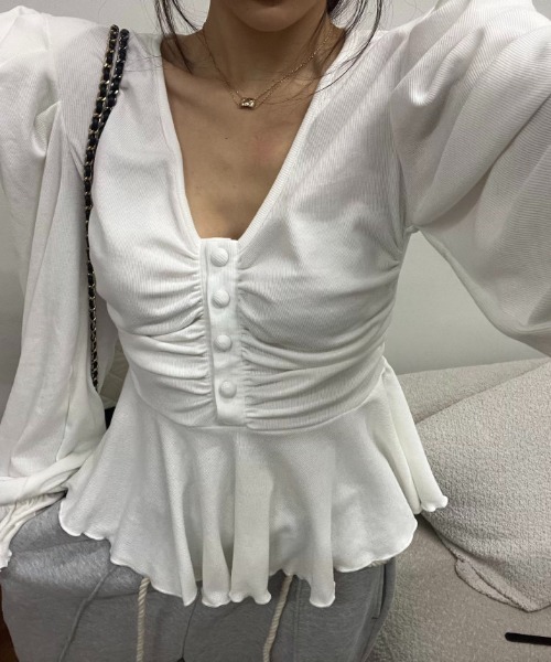 FAVORITO(ファヴォリート)の「長袖Vネックトップス(Tシャツ/カットソー・レディース・ブラック/グレー/オフホワイト/モカ・F)」の2枚目の写真
