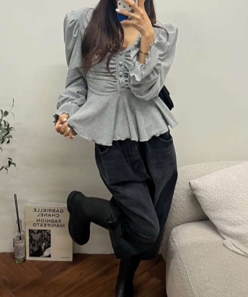 FAVORITO(ファヴォリート)の「長袖Vネックトップス(Tシャツ/カットソー・レディース・ブラック/グレー/オフホワイト/モカ・F)」の5枚目の写真