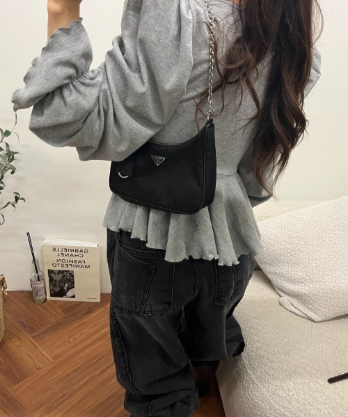 FAVORITO(ファヴォリート)の「長袖Vネックトップス(Tシャツ/カットソー・レディース・ブラック/グレー/オフホワイト/モカ・F)」の6枚目の写真