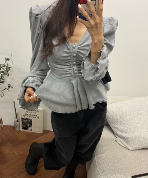 FAVORITO(ファヴォリート)の「長袖Vネックトップス(Tシャツ/カットソー・レディース・ブラック/グレー/オフホワイト/モカ・F)」の7枚目の写真