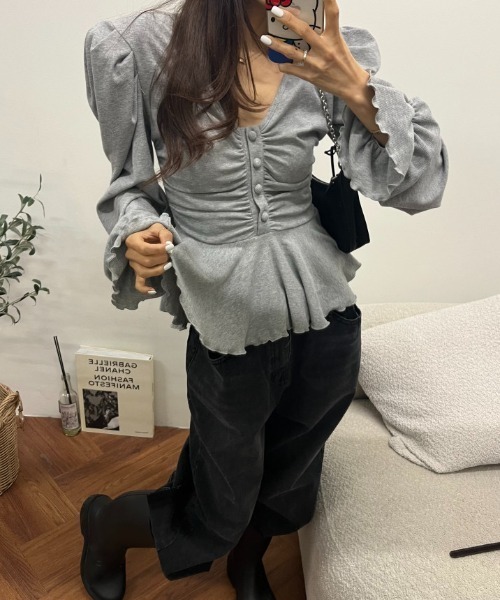FAVORITO(ファヴォリート)の「長袖Vネックトップス(Tシャツ/カットソー・レディース・ブラック/グレー/オフホワイト/モカ・F)」の9枚目の写真