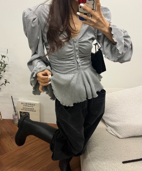 FAVORITO(ファヴォリート)の「長袖Vネックトップス(Tシャツ/カットソー・レディース・ブラック/グレー/オフホワイト/モカ・F)」の11枚目の写真