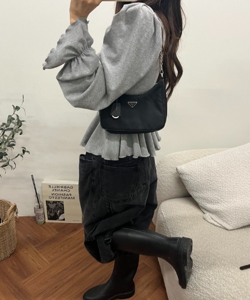 FAVORITO(ファヴォリート)の「長袖Vネックトップス(Tシャツ/カットソー・レディース・ブラック/グレー/オフホワイト/モカ・F)」の12枚目の写真