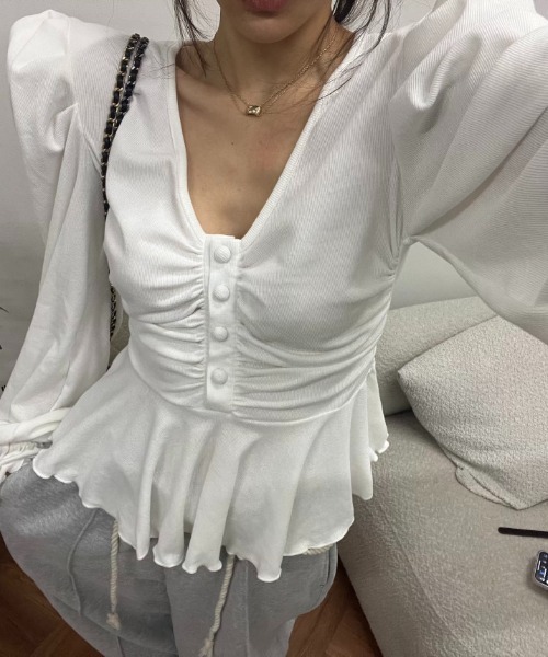 FAVORITO(ファヴォリート)の「長袖Vネックトップス(Tシャツ/カットソー・レディース・ブラック/グレー/オフホワイト/モカ・F)」の16枚目の写真