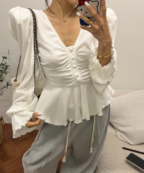 FAVORITO(ファヴォリート)の「長袖Vネックトップス(Tシャツ/カットソー・レディース・ブラック/グレー/オフホワイト/モカ・F)」の21枚目の写真