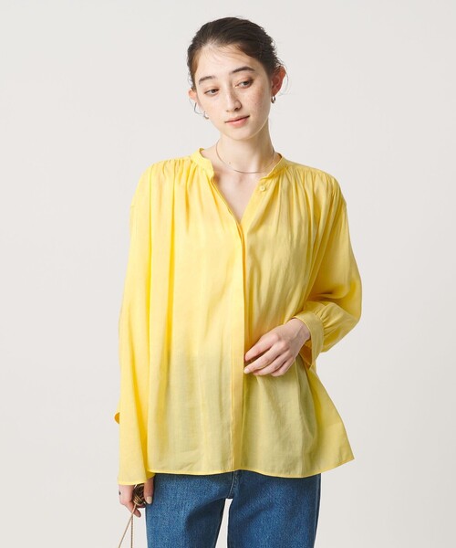 UNITED ARROWS(ユナイテッドアローズ)の「ラミー バンドカラー シャツ ‐ウォッシャブル‐(シャツ/ブラウス・レディース・イエロー/ネイビー・FREE)」の3枚目の写真