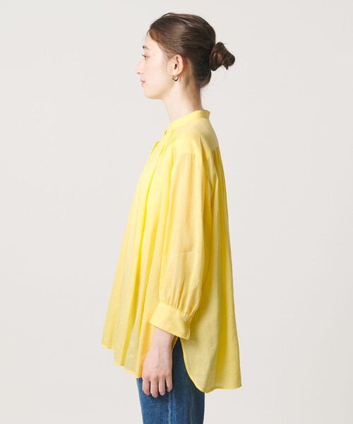 UNITED ARROWS(ユナイテッドアローズ)の「ラミー バンドカラー シャツ ‐ウォッシャブル‐(シャツ/ブラウス・レディース・イエロー/ネイビー・FREE)」の8枚目の写真