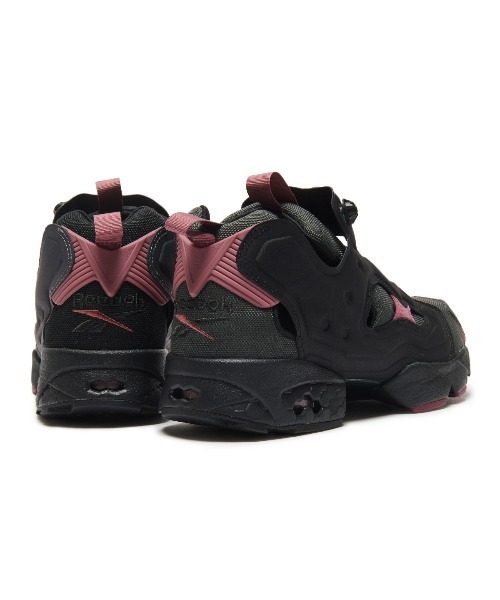 Reebok（リーボック）の「REEBOK INSTAPUMP FURY 94（リーボック インスタポンプ フューリー 94）（スニーカー・メンズ・ブラック・26cm/25.5cm/24.5cm/23.5cm/23cm/28.5cm/28cm/29cm/26.5cm/27.5cm/27cm/24cm/25cm）」の2枚目の写真