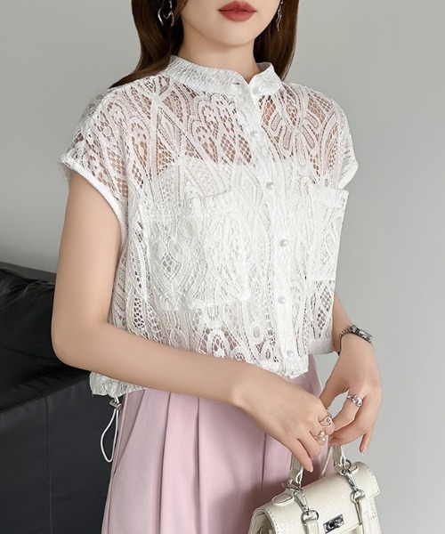 COCOMOMO(ココモモ)の「総レースで品よく透かす レースブラウス 総レーストップス シアー レース ブラウス ドロスト フレンチスリーブ シャツ ショート丈 パールボタン レイヤード 羽織り オフィスカジュアル オケージョン 夏服(シャツ/ブラウス・レディース・ベージュ/ブラック/ホワイト・FREE)」の14枚目の写真