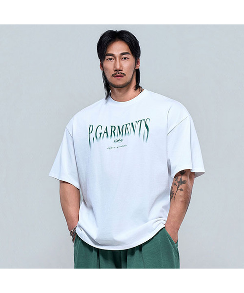 PHYSICAL GARMENTS（フィジカルガーメンツ）の「P2625 フロー ロゴ アドショルダーフィット 半袖 [3COLOR]（Tシャツ/カットソー・メンズ・ホワイト/ブラック/チャコール・MEDIUM/LARGE/X-LARGE/XX-LARGE）」の2枚目の写真