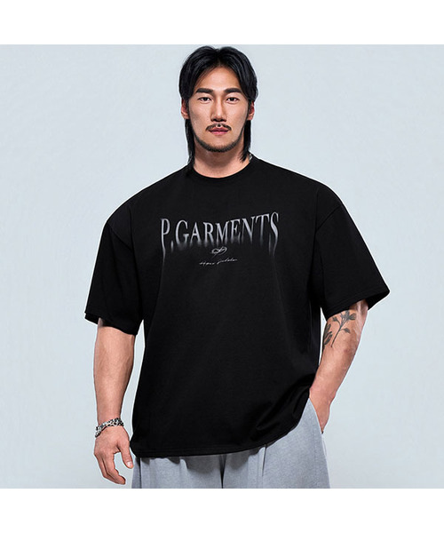 PHYSICAL GARMENTS（フィジカルガーメンツ）の「P2625 フロー ロゴ アドショルダーフィット 半袖 [3COLOR]（Tシャツ/カットソー・メンズ・ホワイト/ブラック/チャコール・MEDIUM/LARGE/X-LARGE/XX-LARGE）」の3枚目の写真